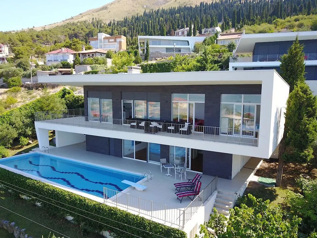 Modern Swimming-Pool Villa Shkodër