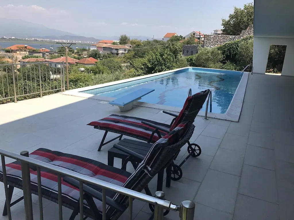 Modern Swimming-Pool Villa Szkodra Albania